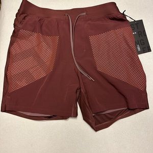 NWT Lululemon Stronger as One 7” short lined size Large